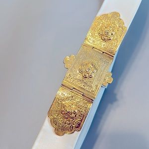 Judith Leiber glamorous adjustable fine leather belt with ornate gold buckles.
